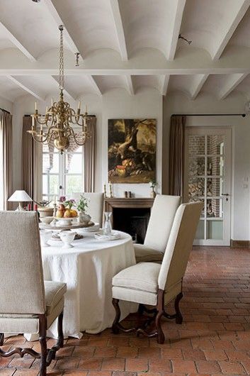 . Belgian Pearls, Dining Room Inspiration, The Dining Room, French Decor, Vintage Modern, Breakfast Room, Dining Room Design, Beautiful Interiors, Room Table