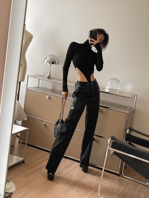 299570476c6f0309545110c592b6a63bdesc52945699ri How To Style Bodysuit Outfit, Long Sleeve Bodysuit Women, Long Sleeve Body Suit, Body Suits, Body Suit Outfits, Wide Trousers, Looks Black, Ribbed Bodysuit, High Neck Long Sleeve