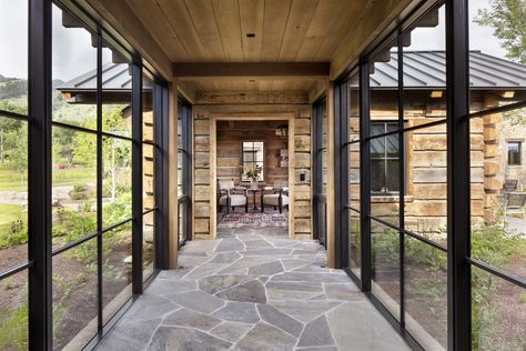 Transparency in Architecture - Mountain Living Covered Walkway, Melrose Place, Hill Interiors, Glass Walls, Mountain Living, Casa Container, Mountain Modern, Exterior Cladding, Modern Windows