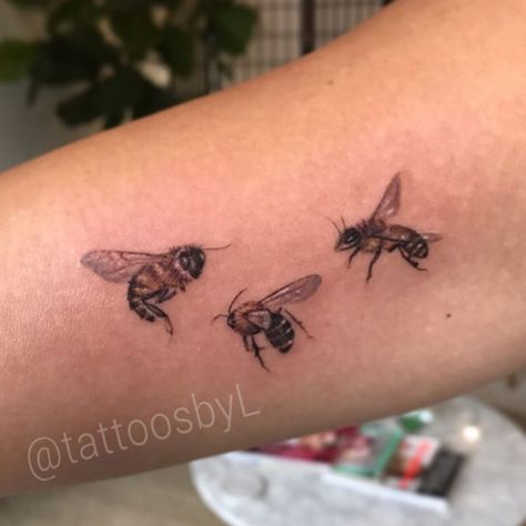 𝐄𝐥𝐥𝐞 𝐌𝐚𝐫𝐢𝐞 (she/her) on Instagram: “Thanks for letting me put these cute lil bee friends on you, Alli!!” Honey Bee Tattoo, Bee Tattoo, Leaf Tattoos, Honey Bee, Maple Leaf Tattoo, Bee, Honey, Let It Be, Tattoos