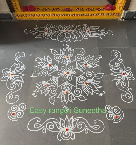 Muggu Border Designs, Muggu Borders, Chalk Rangoli, Peacock Rangoli Designs, Sankranti Muggulu, Simple Rangoli Kolam, Dots Muggulu, Bommala Koluvu, Colour Rangoli