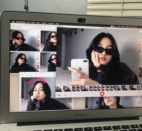 Wallpaper Camera, Selfie Ideas Creative, Macbook Ideas, Photobooth Selfie, Booth Aesthetic, Macbook Selfie, Ig Selfie, Macbook Photobooth, Selfies Aesthetic