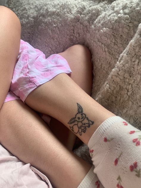 Pokemon Tattoo Evie, Eevee Tattoo, Pokemon Tattoo, Tattoo Inspo, Get A Tattoo, A Tattoo, Henna Designs, Cute Tattoos, I Tattoo