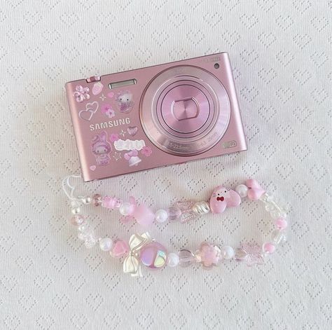 Sony Pink Camera, Digital Camera Deco, Camera Aesthetic Pink, Pink Digital Camera, Digi Camera, Digital Camera Aesthetic, Camera Decor, Pink Camera, Digi Cam