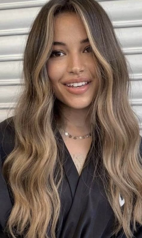 Subtle Face Framing Balayage, Light Brown Hair With Carmel Baylage, Light Baliage On Brown Hair, Carmel Brunette Hair Color, Blonde Baylage Hair On Brown Hair, Baliage On Brown Hair, Brown Hair With Front Highlights, Caramel Bronde Haircolor, Highlights Tan Skin