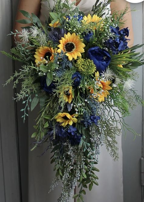 Yellow Flower Arrangements, Yellow Wedding Bouquet, Blue Flowers Bouquet, Black Bouquet, Dance Outfit, Navy Flowers, Yellow Daffodils, Yellow Wedding, Wedding Flower Arrangements