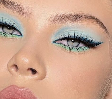 Blue And Green Makeup Looks, Blue And Green Eyeshadow Looks, Green And Blue Eyeshadow Looks, Green Blue Makeup, Blue Green Makeup, Blue Green Eyeshadow, Hawaiian Makeup, Aqua Eyeshadow, Makeup Looks Blue Eyes