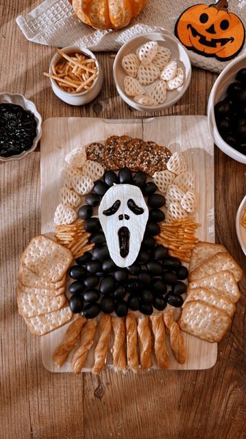 Currant Jam, Idea For Halloween, Snack Board, Cheese Sticks, Aesthetic Fashion, Crackers, Camembert Cheese, Cheese Board, Jam