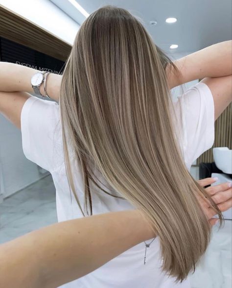 Balayage Straight Hair, Perfect Blonde Hair, Summer Blonde Hair, Brown Hair Inspo, Ombre Hair Blonde, Brunette Hair With Highlights, Dirty Blonde Hair, Brown Hair With Blonde Highlights, Brown Hair Balayage