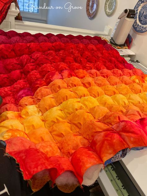 Rainbow Puff Quilt, Bubble Blanket Diy Puffy Quilt, Puff Quilts For Beginners, Puffer Quilt, Puff Quilt Pattern, Puff Quilts, Puff Pillow, Diy Puffs, Puff Blanket