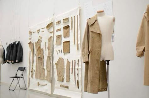 Fashion Exhibition Display, Clothes Exhibition, Fashion Window Display, Blackbough Swim, Fashion Exhibition, Fashion Showroom, Fashion Displays, Window Display Design, Sewing Room Design