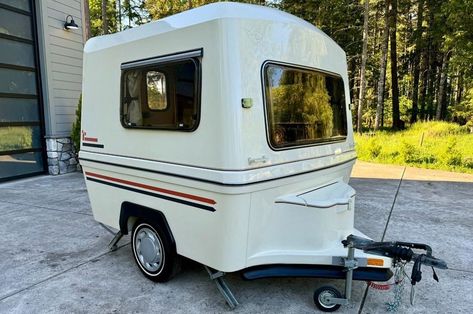 This functional tiny camping trailer from the ’80s can be hauled by cars as small as the Mini - Yanko Design Small Rv, Tiny Camper, Small Campers, Mini Camper, Car Trailer, Bang And Olufsen, Storage Devices, Yanko Design, Camping Trailer