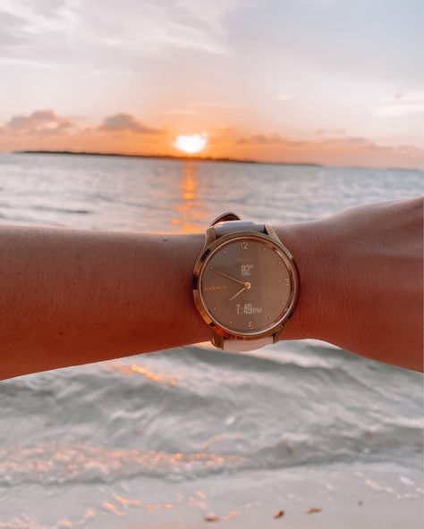 NEW Garmin Watch Review- Lily & Vivomove Luxe - Blushing Rose Style Blog Garmin Watch Aesthetic, Tracking Menstrual Cycle, Garmin Vivomove, Watch Review, Rose Style, Silicon Bands, Watch Faces, Garmin Watch, Watch Sale