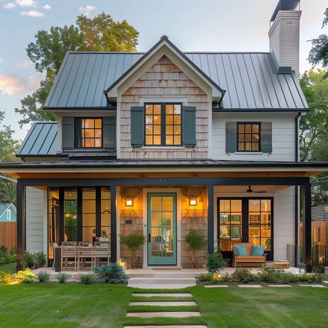 American Houses Exterior, Modern Farmhouse Facade, Typical American House, Farmhouse Facade, Fancy House Design, Beautiful Modern Farmhouse, Ranch House Remodel, Shingle Siding, Cottage Farm