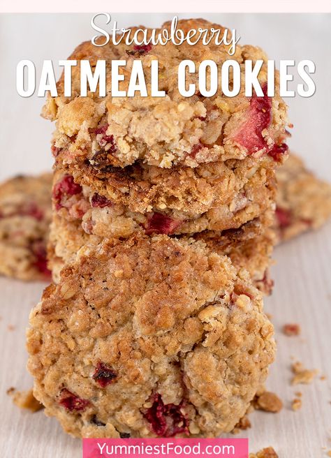 Strawberry Oatmeal Cookies Recipe Strawberry Oat Cookies, Strawberry Oatmeal Cookies, Strawberry Cookie Recipe, Oatmeal Strawberry, Oatmeal Bars Healthy, Yummiest Food, Oat Cookie Recipe, Gluten Free Snack, Strawberry Oatmeal Bars