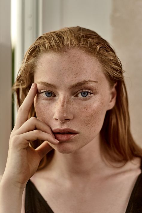 Laura Gwyneth Butler Laura Gwyneth Butler, Laura Gwyneth, Women With Freckles, Redhead Makeup, Superenge Jeans, Beautiful Freckles, Freckles Girl, Models Makeup, Beauty Shoot