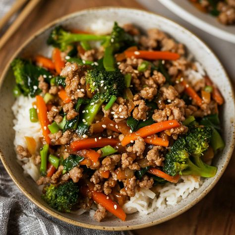 Ground Turkey Teriyaki Stir Fry Ground Turkey Teriyaki Bowl, Asian Ground Turkey, Ground Turkey Teriyaki, Ground Turkey Stir Fry, Turkey Stir Fry, Nutritious Dinner, Teriyaki Stir Fry, Turkey Bowl, High Protein Low Carb Recipes