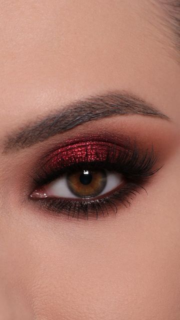 Smoky Black And Red Eye Makeup, Red Eyeshadow For Brown Eyes, Simple Black And Red Makeup Looks, Masquerade Ball Makeup Eye Make Up, Black Red Eyeshadow, Red Theme Makeup, Red Black And Gold Makeup, Dark Red Prom Makeup, Black Red Eye Makeup