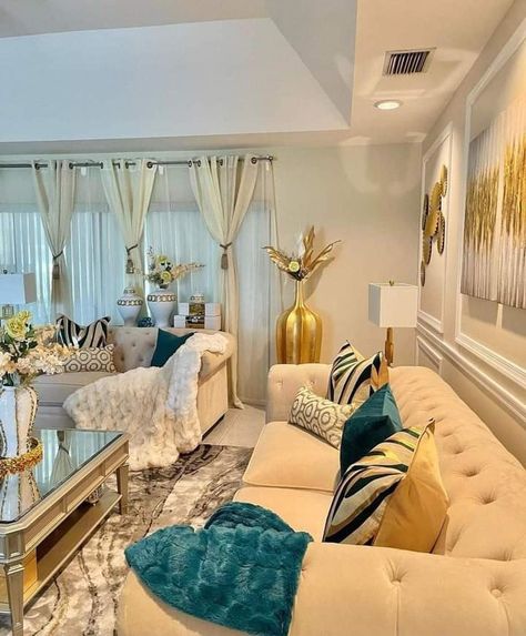 Colored Living Room Ideas, Cream Colored Living Room, Glam Chic Living Room, Cream And Gold Living Room, Colored Living Room, Girl Apartment Decor, Luxury Living Room Decor, Elegant Living Room Decor, Gold Living Room