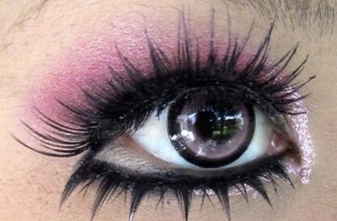 Gyaru Photoshoot, Pink Gyaru, Gyaru Makeup, Kei Visual, Pink Circle, Gyaru Fashion, Goth Makeup, Pink Makeup, Cosplay Makeup