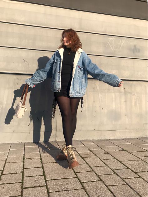 Outfit Semi Formal, Outfits Cargo, Dm Boots, Boots Ootd, Outfit Rock, Denim Jacket Outfit, Personal Aesthetic, Jacket Outfit, Retro 90s