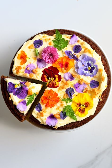 Classic Carrot Cake Recipe, Carrot And Walnut Cake, Classic Carrot Cake, Recipe With Cream Cheese, Edible Flowers Cake, Homemade Tofu, Carrot Cake With Cream Cheese, Easy Carrot Cake, Hazelnut Butter