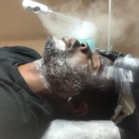 UltraGlamBeautyByEsha on Instagram: “(Gentleman’s Facial) A cleansing and purifying facial designed to address the needs for men’s skin including: sensitivity, dry patches,…” Facial At Home Steps Homemade, Steam Facial, Facial At Home, Facial Spa, Cream Concealer, Cream Eyeshadow, Facial Skin Care, Facial Cleanser, Bronzer