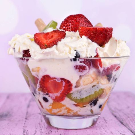 Fruit Salad With Ice Cream, Homemade Fruit Salad, Custard Ice Cream Recipe, Ice Cream Dessert Recipe, Custard Ice Cream, Vegetarian Cookies, Fruit Cream, Resep Salad, Fruit Salad Easy