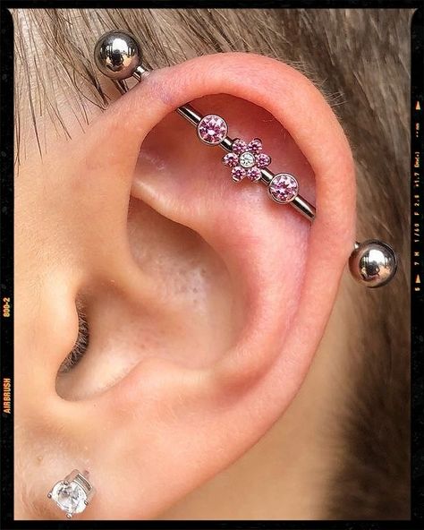 Industrial Piercing Idea Indistruel Piercing, Industrial Pericing, Industrial Piercing Aesthetic, Woman Piercing, Cute Industrial Piercing, Industrial Bar Piercing, Industrial Piercings, Ear Piercings Industrial, Industrial Era