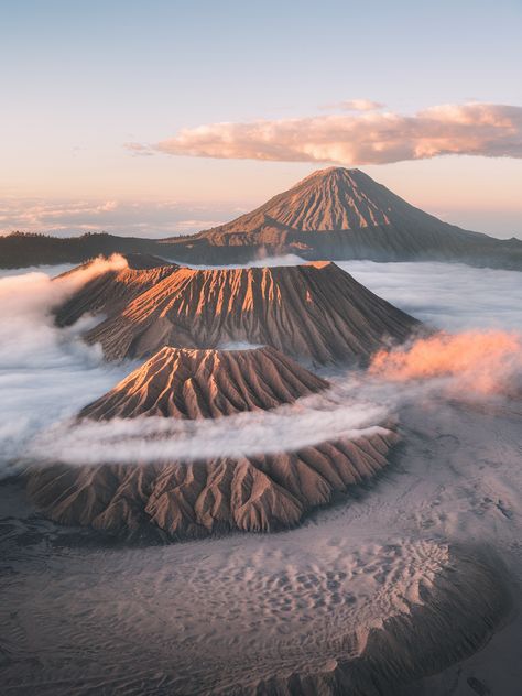 Discover the stunning beauty of Mount Bromo in East Java, Indonesia! This active volcano offers breathtaking views and adventure for every traveler. Have you ever experienced a sunrise over a volcano?  Share your thoughts and travel dreams! #TravelAsia #MountBromo . #travelasia #travel #travelphotography #travelgram #asia #wanderlust #travelblogger #travelblog #asiatravel Mount Bromo Indonesia, Places To Travel In Asia, Mount Bromo, East Java, Travel Wallpaper, Active Volcano, Beautiful Nature Wallpaper, Asia Travel, Nature Wallpaper