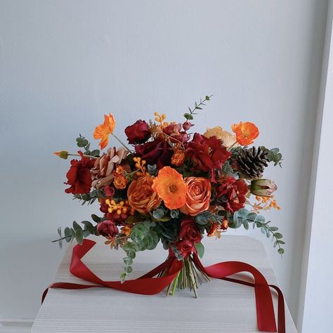 Autumn Bouquets Wedding, Mexican Wedding Bouquet, Red Orange Bouquet, Burgundy Orange Wedding, Red Orange Wedding, Fall Bridal Bouquet October, Wedding Bouquets Red, Orange Flower Bouquet, Autumn Flower Bouquet