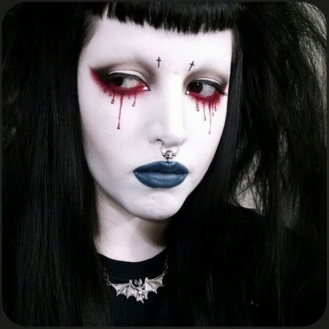 Gothic Mugs, Drac Makens, Personality Database, Makeup Dark, Bold Makeup Looks, Alt Makeup, Alternative Makeup, Goth Beauty, Gothic Makeup