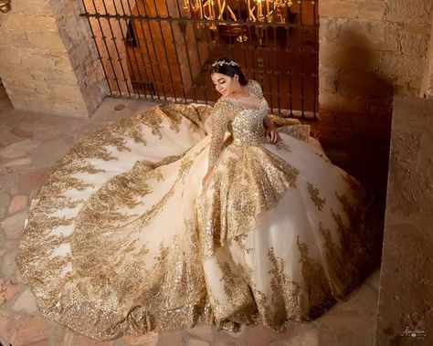 Gold Dress For Quinceanera, Wedding Dresses Gold And White, Gold Quncie Dresses, Quince Dresses Long Sleeve, Gold Charro Quinceanera Dresses, White And Gold Quince Dress, Quinceanera Gold Dresses, Golden Quinceanera Dresses, White And Gold Quinceanera Dresses