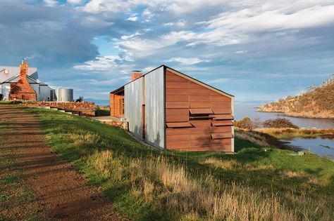 Shearer’s Quarters by John Wardle Architects. John Wardle, Bruny Island, Australia House, Australian Architecture, Architecture Awards, Australian Homes, Eco Friendly House, Sustainable Architecture, Local Design