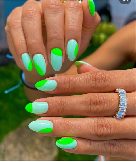 Neon Green Nails, 2023 Nails, Verde Neon, Broken Nails, Cute Gel Nails, Nagel Inspo, Get Nails, Neon Nails, Dipped Nails