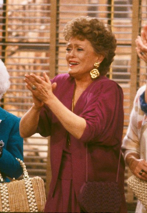 Grandma Fashion Trends Glam Grandma, Baddie Grandma, Grandma Outfit, Vintage Grandma Sweater, The Golden Girls Aesthetic, Estelle Getty, Golden Girls Memes, Grandma Clothes, Airport Travel Outfits