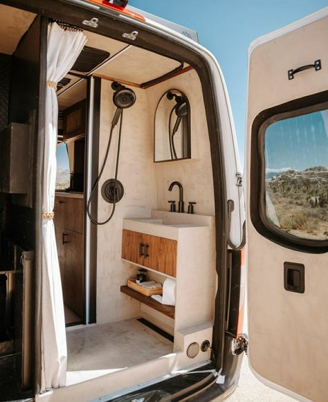 Bus Decor, Husbil Makeover, Petit Camping Car, Van Inspiration, Camper Interior Design, Tiny House Camper, Tiny House Luxury, Camper Van Life, Van House