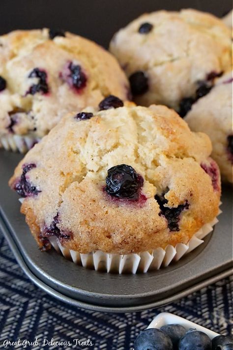 Texas-Sized Blueberry Muffins are delicious and easy muffins that are loaded with fresh blueberries and have a hint of lemon. Texas Size Muffins, Texas Muffin Pan Recipes, Assorted Muffins, Moist Blueberry Muffins, Yummy Muffins, Muffin Cups Recipes, Muffin Pan Recipes, Blueberry Muffin Recipe Easy, Cups Recipes