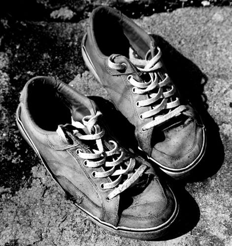 Found object. High Contrast Photography Objects, Old Objects Photography, Black And White Object Photography, Black And White Objects, Photography Objects, Art Deco Photography, Objects Photography, Old Sneakers, White Objects