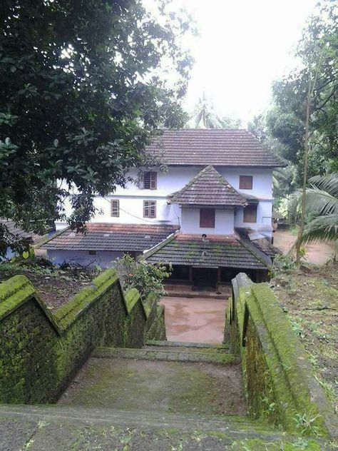 Country Landscape Ideas, Kerala Homes, Kerala Traditional House, Kerala Architecture, Winter Landscape Photography, Feature Wall Design, Kerala House, Pathway Landscaping, Fall Landscape Photography