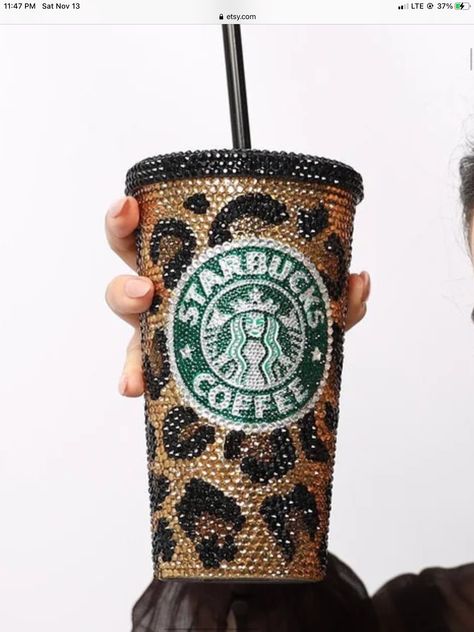 Rhinestone Tumblers, Rhinestone Tumbler Ideas, Bling Cups Rhinestones, Lv Rhinestone Tumbler, Cricut Starbucks Cup Leopard, Rhinestone Filled Starbucks Cup, Leopard Print Rhinestone Tumbler, Copo Starbucks, Starbucks Tumbler Cup