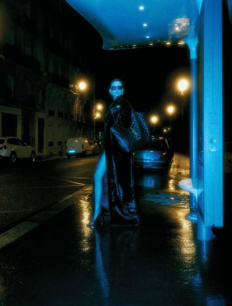 Songyi Flashes Three Beauties in Paris at Night for Vogue Korea November 2022. Nosferatu The Vampyre, Dark Glamour, Night Fashion, Vogue Editorial, Isabelle Adjani, Bolshoi Ballet, Night Shot, Paris At Night, A Paris