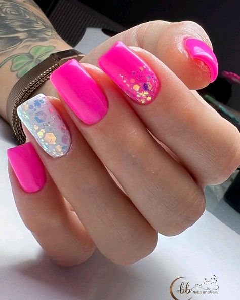 Nails Design Vacation, Nails Design With Hearts, Tropical Pink Nails, Bright Pink Nail Art, Short Pink Dip Nails, Fushia Nail Designs, Bright Spring Nails 2024, Barbie Short Nails, Bright Pink Nails Short