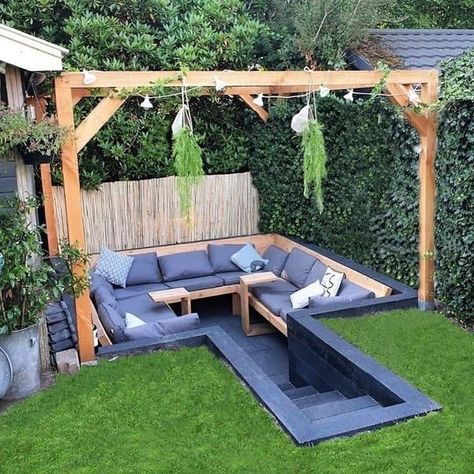 Garden Conversation Pit, Parcelas Ideas, Backyard Fire Pit Ideas Lounge Areas, Luxury Pool Designs, Deck Decor Ideas, Pool Deck Decor, Luxury Pools Backyard, Sunken Patio, Sunken Fire Pits