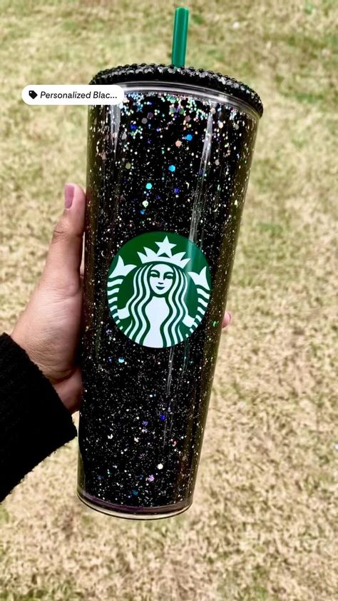 Starbucks Cup Design, Tumblr Cup, Starbucks Cup Art, Fancy Cup, Snowglobe Tumbler, Starbucks Diy, Disney Starbucks, Rhinestone Cups, Rhinestone Projects