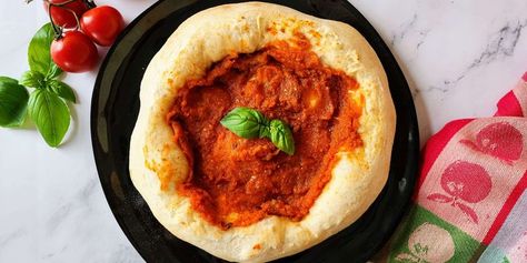 Pizza Sauce with Fresh Tomatoes Pizza Sauce With Fresh Tomatoes, Sauce With Fresh Tomatoes, Pasta Sauce Recipes Tomato, Make Homemade Pizza, Fresh Tomato Soup, Fresh Tomato Recipes, Tomato Salad Recipes, Pizza Sauce Recipe, Easy Homemade Pizza