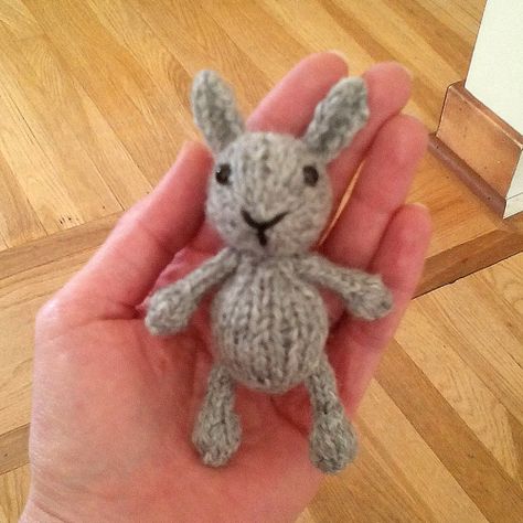 Little Baby Bunny - Free Pattern Rabbit Knitting Pattern Free, Rabbit Knitting Pattern, Bunny Knitting Pattern, Timmy Time, Small Knitting Projects, Diy Crochet Bag, Little Cotton Rabbits, Animal Knitting Patterns, Crochet Keychain Pattern