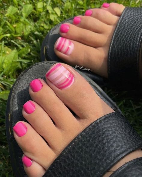 Pedicure Rosa, Toe Nail Art Designs, Pink Pedicure, Pink Toe Nails, Toenail Designs Summer, Simple Toe Nails, Pedicure Designs Toenails, Gel Toe Nails, Acrylic Toe Nails