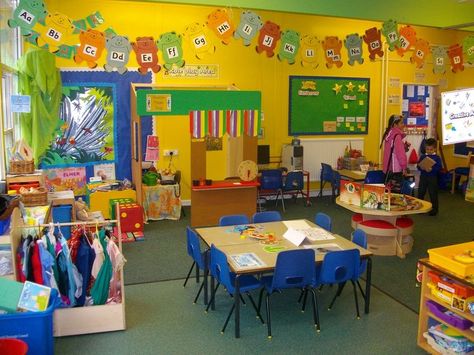 Colourful Classroom, Preschool Set Up, Daycare Setup, School Reception, Reception Classroom, Reception Class, Eyfs Classroom, Classroom Decor High School, Infant Classroom