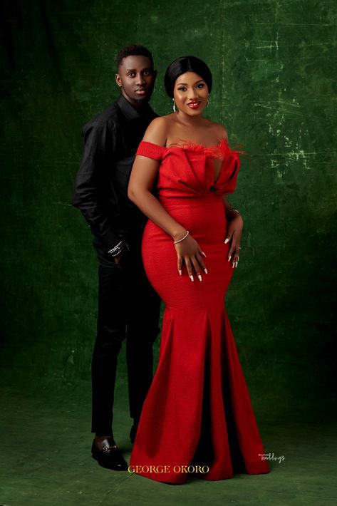 We are in Aww Mood with Dinma & Ndidi's Pre-wedding Shoot 💚 Red Fashion Outfits, Aso Ebi Styles Lace, Couples African Outfits, Pre Wedding Photoshoot Outfit, African Prom Dresses, African Wear Dresses, Pre Wedding Poses, Pre Wedding Shoot, Couple Photoshoot Poses